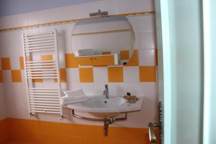 Ari B&B Montesilvano Marina Екстериор снимка